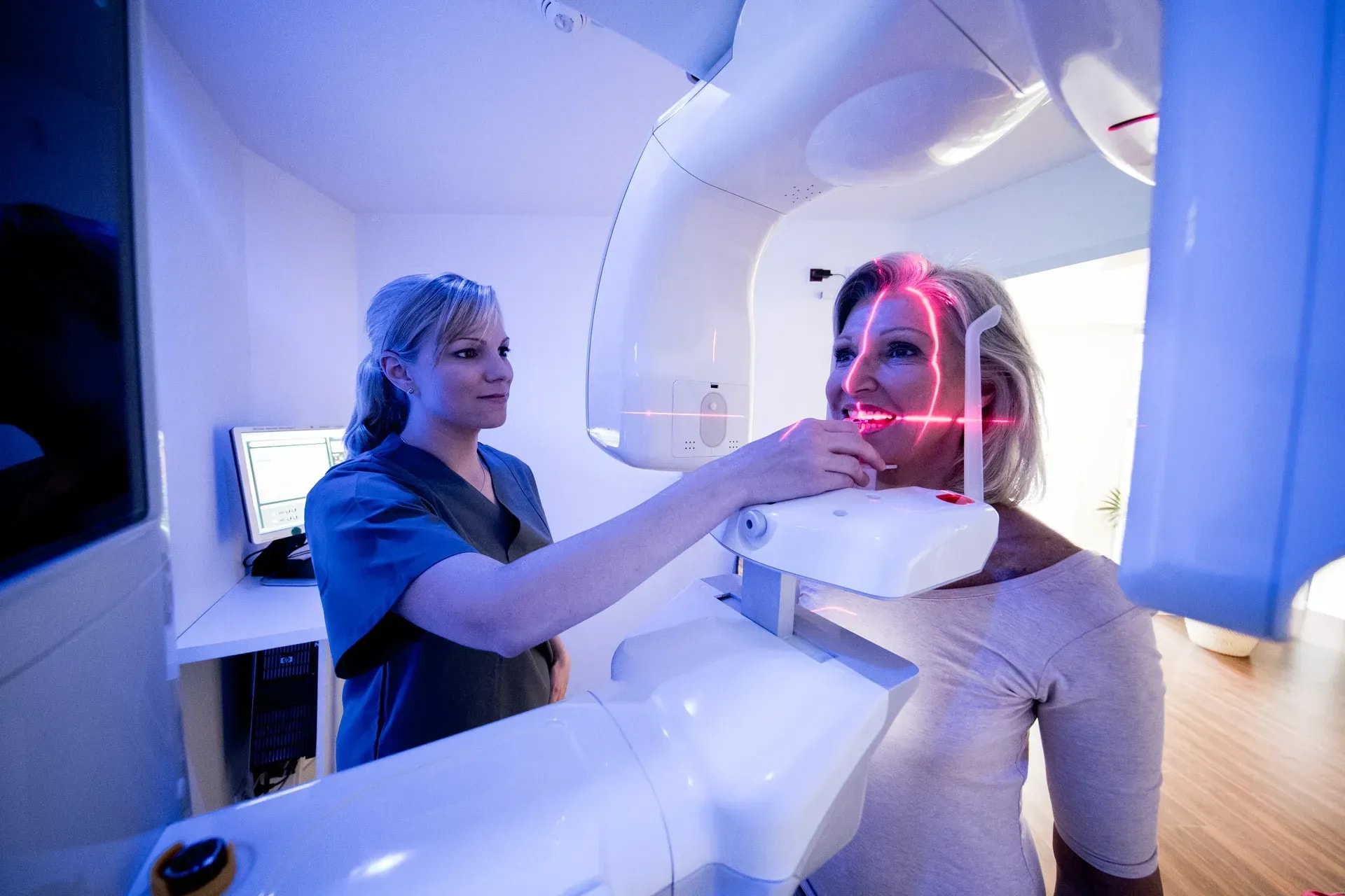 Zahnimplantate mit 3D-Navigation in Hamburg